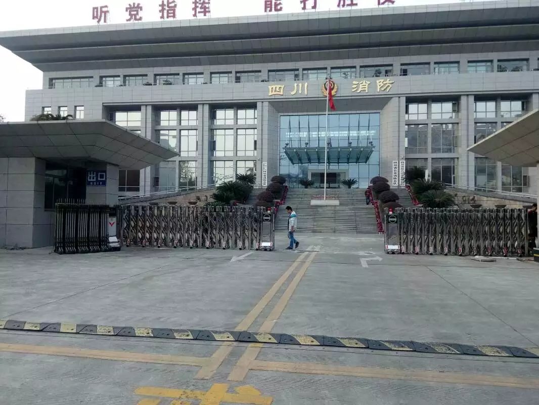 肇州县肇州县四川消防总队伸缩门